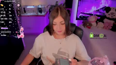 Snapshot of khionebesset chatting on 01.12.25 Khi. online show from 01.12.25