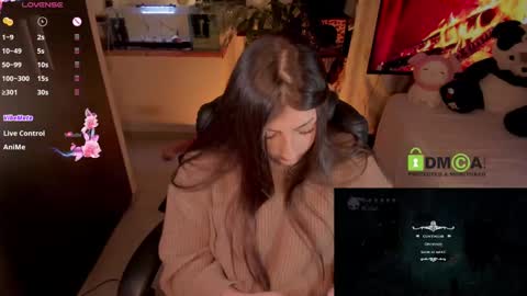 Snapshot of khionebesset chatting on 02.14.25 Khi. online show from 02.14.25