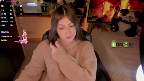 Snapshot of khionebesset chatting on 02.18.25 Khi. online show from 02.18.25