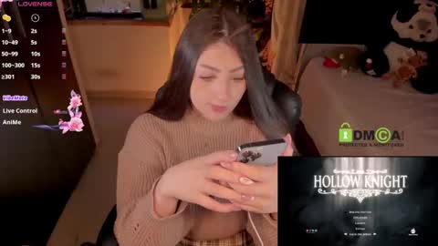 Snapshot of khionebesset chatting on 02.20.25 Khi. online show from 02.20.25