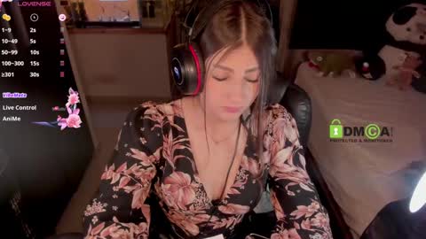 Snapshot of khionebesset chatting on 02.26.25 Khi. online show from 02.26.25