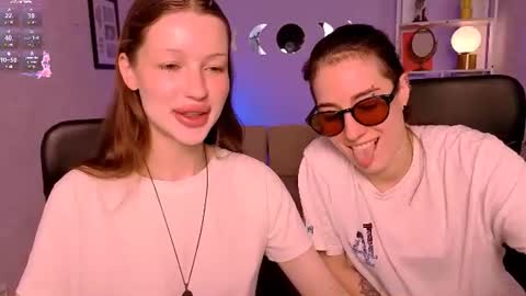 Snapshot of khloebeauty chatting on 06.11.26 khloebeauty online show from 06.11.26