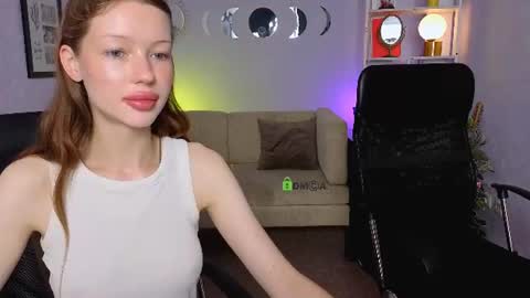 Snapshot of khloebeauty chatting on 06.12.26 khloebeauty online show from 06.12.26