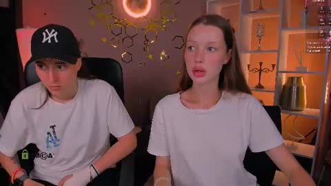 Snapshot of khloebeauty chatting on 06.26.26 khloebeauty online show from 06.26.26