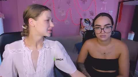 Snapshot of khloebeauty chatting on 06.28.26 khloebeauty online show from 06.28.26