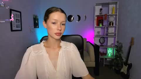 Snapshot of khloebeauty chatting on 07.21.26 khloebeauty online show from 07.21.26