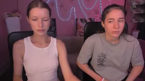 Snapshot of khloebeauty chatting on 07.26.26 khloebeauty online show from 07.26.26