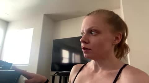 Snapshot of khloemariexox chatting on 10.17.25 khloemariexoxo online show from 10.17.25