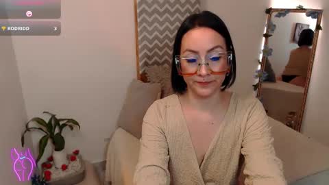 Snapshot of kiara_bermont chatting on 09.22.25 Kiara Bermont online show from 09.22.25