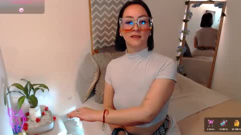 Snapshot of kiara_bermont chatting on 10.10.25 Kiara Bermont online show from 10.10.25