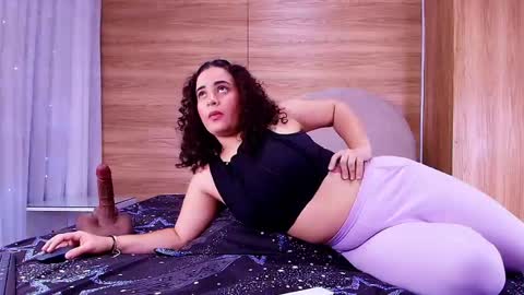 kiaralopez_ online show from 06.05.26