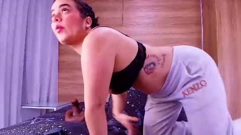 kiaralopez_ online show from 06.11.26