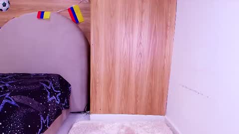 kiaralopez_ online show from 07.04.26