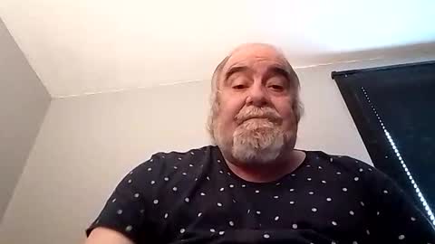 Snapshot of kickinme chatting on 10.28.25 KICKINME online show from 10.28.25