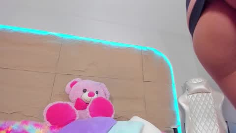 Snapshot of kiimcooper chatting on 03.03.25 KIM COOPER online show from 03.03.25