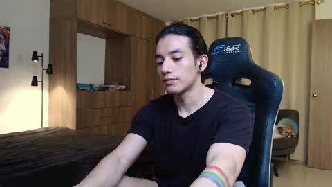 Snapshot of kikeruiz_19 chatting on 12.18.24 kikeruiz 19 online show from 12.18.24