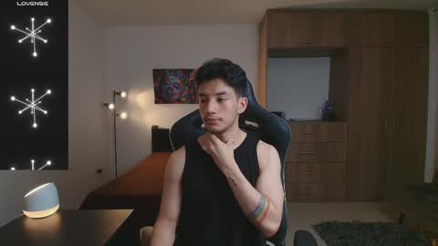 Snapshot of kikeruiz_19 chatting on 10.30.25 kikeruiz 19 online show from 10.30.25