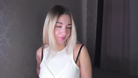 Bella online show from 11.20.25