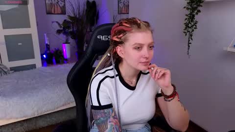 Snapshot of kiki_shay chatting on 11.13.25 Kiki online show from 11.13.25