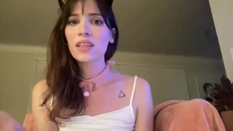 Snapshot of kikihart chatting on 12.28.24 Kiki Hart online show from 12.28.24