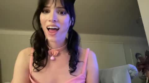 Snapshot of kikihart chatting on 02.01.25 Kiki Hart online show from 02.01.25