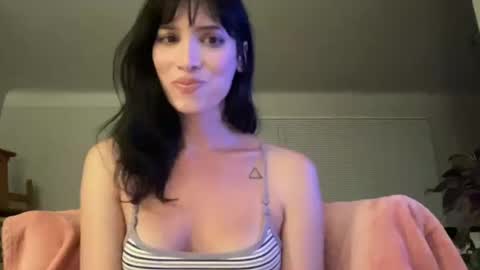 Snapshot of kikihart chatting on 10.12.25 Kiki Hart online show from 10.12.25