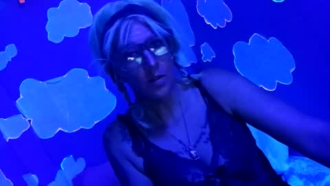 kikilovespartylights online show from 08.02.26