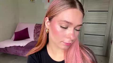 Snapshot of kikixie chatting on 07.16.26 Lilly online show from 07.16.26