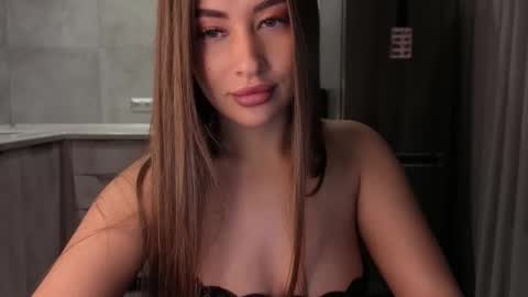 EvaAnna online show from 12.15.25