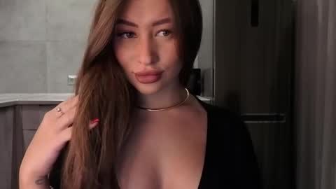 EvaAnna online show from 04.12.26