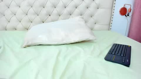 kim_eli online show from 01.30.25