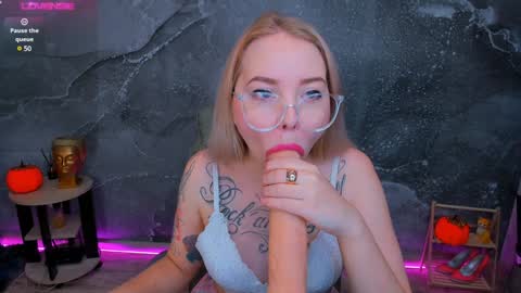 Snapshot of kim_girl_next_door chatting on 12.06.24 KIM online show from 12.06.24