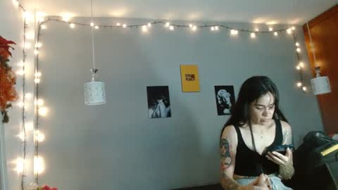 Snapshot of kimandyuk chatting on 12.11.24 Kim  Yuk online show from 12.11.24