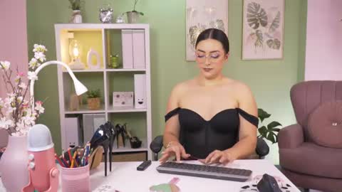 Kimberly 1200-1900 GMT-5 online show from 07.22.26
