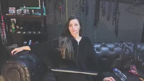  KIMBERLY SWAN  online show from 02.18.25