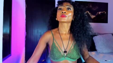 Snapshot of kimberlybanks2 chatting on 01.21.25 Kimberly Banks online show from 01.21.25