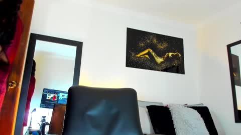 Snapshot of kimberlybanks2 chatting on 11.30.25 Kimberly Banks online show from 11.30.25