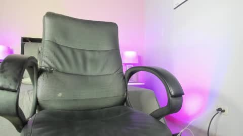 Snapshot of kimberlycoxxx chatting on 03.01.25 kimberly online show from 03.01.25