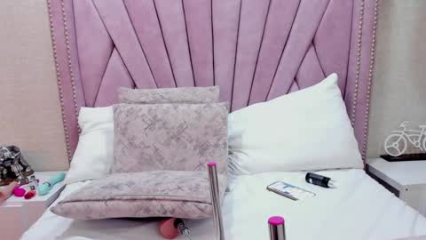 KimBrooks online show from 01.02.25