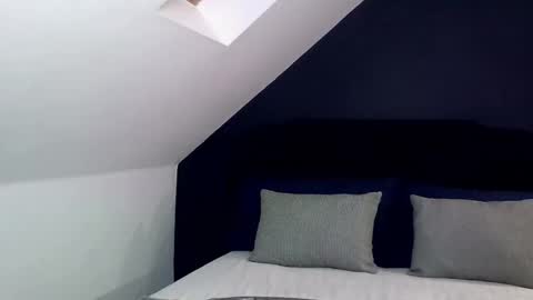     Help me reach 100 thumbs up  online show from 09.11.25