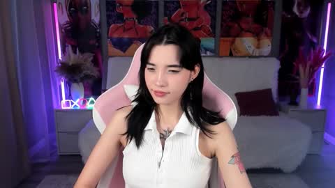 Snapshot of kimm_wong chatting on 11.27.25 kimm wong online show from 11.27.25