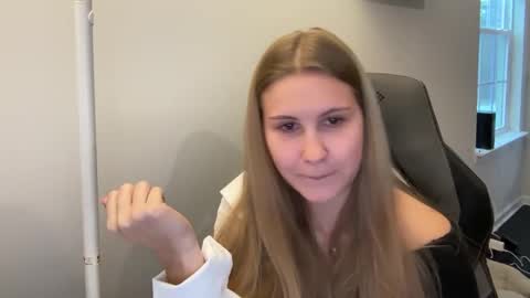 Snapshot of kinci06 chatting on 02.19.25 kinci06 online show from 02.19.25