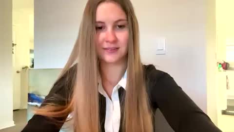 Snapshot of kinci06 chatting on 03.02.25 kinci06 online show from 03.02.25