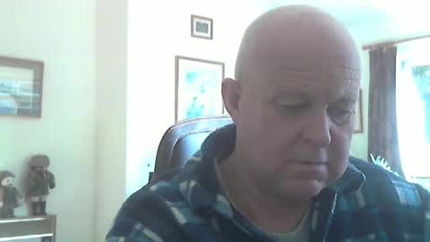 Snapshot of kindahairy4u chatting on 10.27.25 kindahairy4u online show from 10.27.25