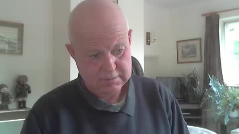 Snapshot of kindahairy4u chatting on 10.29.25 kindahairy4u online show from 10.29.25