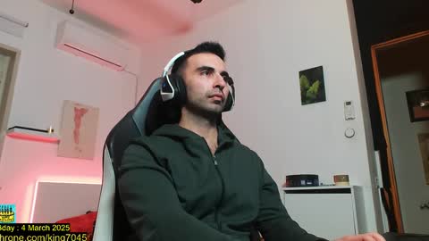 Snapshot of king7045 chatting on 02.18.25 king7045 online show from 02.18.25