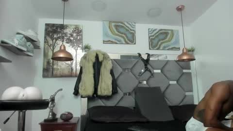 Snapshot of king_fitt_ chatting on 12.28.24 HOT MEN BLACK online show from 12.28.24