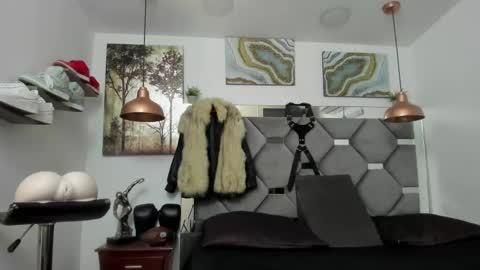 Snapshot of king_fitt_ chatting on 01.28.25 HOT MEN BLACK online show from 01.28.25