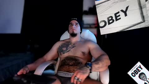 King Bear online show from 02.05.25