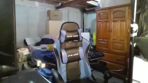 Snapshot of kingoffootfetish chatting on 12.19.25 Master King Tommy online show from 12.19.25